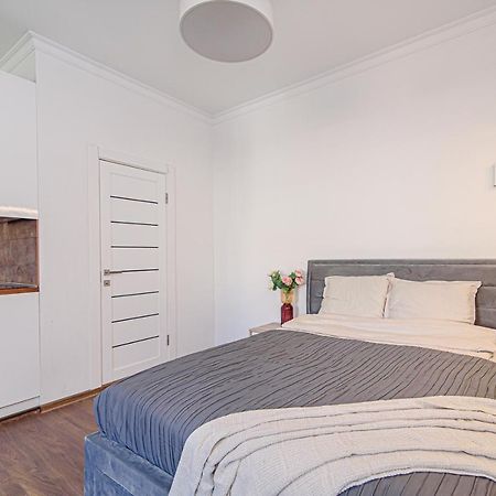 Welcoming Studio In Historic Vilnius With Free Parking By Urban Rent Appartement Buitenkant foto